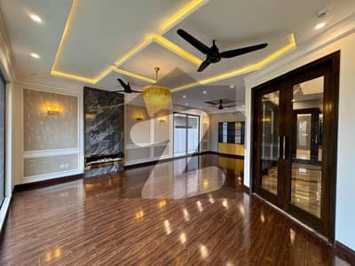 1 KANAL BEAUTYFULL UPPER PORTION FOR RENT IN DHA PHASE 8
