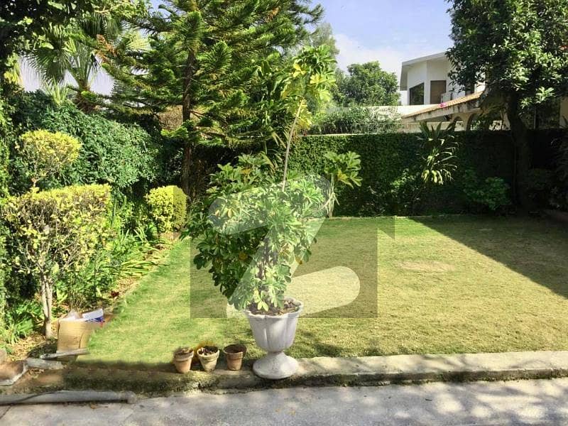 ایف ۔ 7 اسلام آباد میں 8 کمروں کا 1 کنال مکان 28.5 کروڑ میں برائے فروخت۔ ایف ۔ 7 اسلام آباد میں 8 کمروں کا 1 کنال مکان 28.5 کروڑ میں برائے فروخت۔
