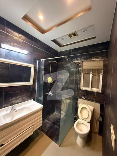 1 KANAL SEPRATE GATE UPPER PORTION FOR RENT IN DHA PHASE 8