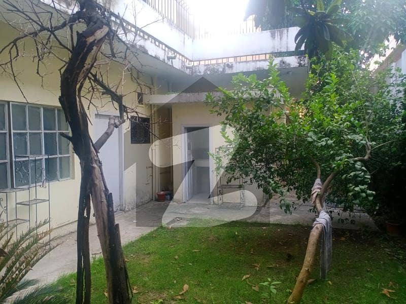 500 SQYD Old House for SALE Prime Location 500 SQYD Old House for SALE Prime Location