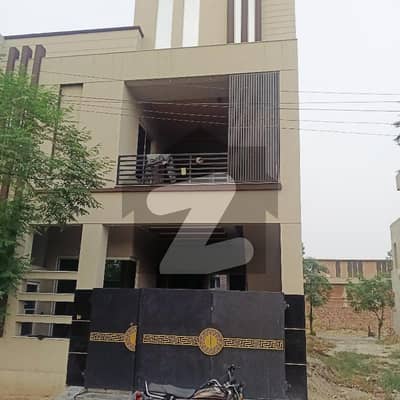 داؤد ریذیڈنسی ہاؤسنگ سکیم ڈیفینس روڈ,لاہور میں 4 کمروں کا 5 مرلہ مکان 1.8 کروڑ میں برائے فروخت۔