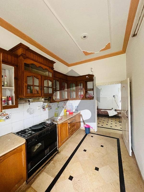 Upper Portion Available For Rent Upper Portion Available For Rent