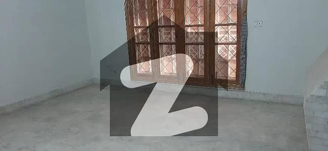 حیات آباد پشاور میں 5 کمروں کا 5 مرلہ زیریں پورشن 65.0 ہزار میں کرایہ پر دستیاب ہے۔