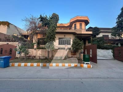 فضائیہ کالونی راولپنڈی میں 10 کمروں کا 1 کنال مکان 20.0 کروڑ میں برائے فروخت۔