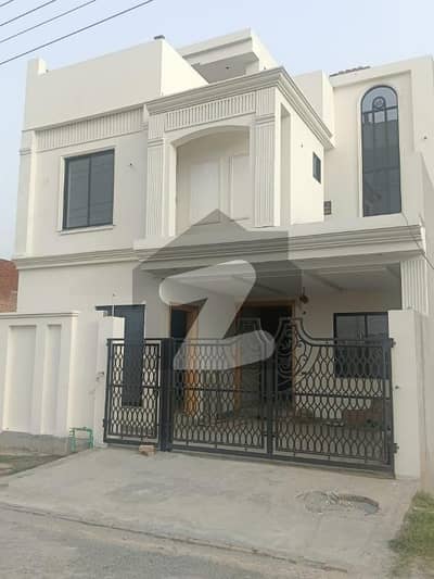 پی جی ایس ایح ایف ملتان میں 4 کمروں کا 7 مرلہ مکان 1.65 کروڑ میں برائے فروخت۔