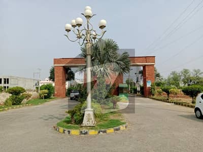 کینٹ ویو سرگودھا میں 10 مرلہ رہائشی پلاٹ 1.4 کروڑ میں برائے فروخت۔