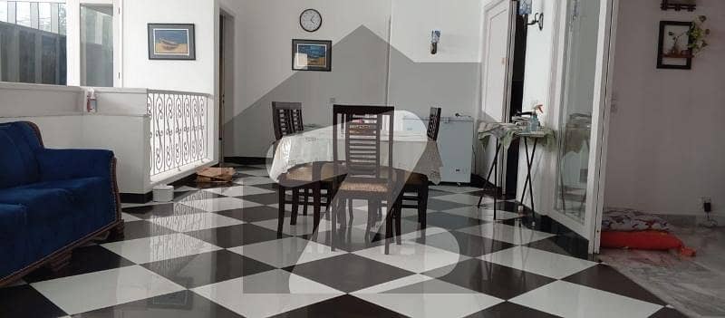 Excellent ground portion with basement Excellent ground portion with basement