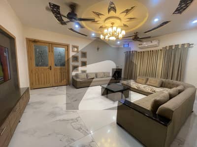 ایڈن آچرڈ فیصل آباد میں 6 کمروں کا 1 کنال مکان 7.75 کروڑ میں برائے فروخت۔