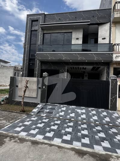 Premium Prime Location 5 Marla House Is Available For sale In Lahore