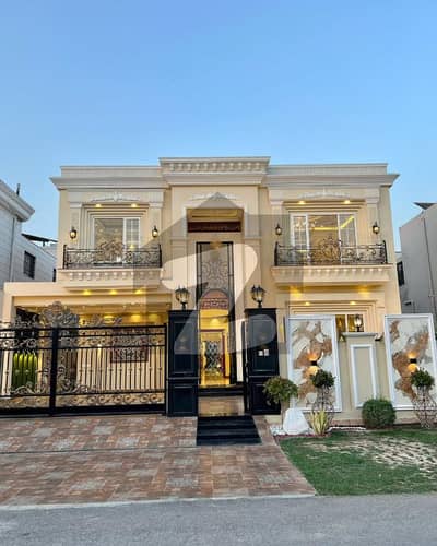 ڈی ایچ اے فیز 7 ڈیفنس (ڈی ایچ اے),لاہور میں 5 کمروں کا 10 مرلہ مکان 4.99 کروڑ میں برائے فروخت۔