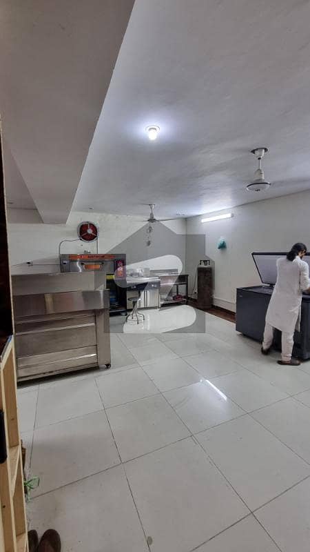Fast Foot Resturant With All Kitchen Machinery Fast Foot Resturant With All Kitchen Machinery