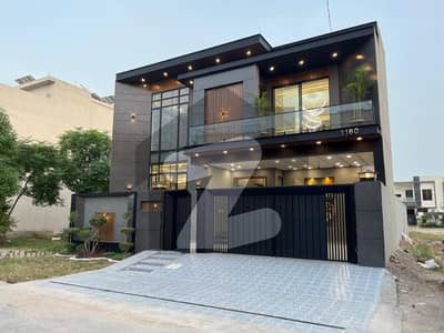 10 Marla Ultra Modern House Available For Sale
