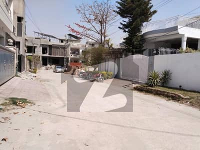 10 Marla Plot For Sale In New Lalazar