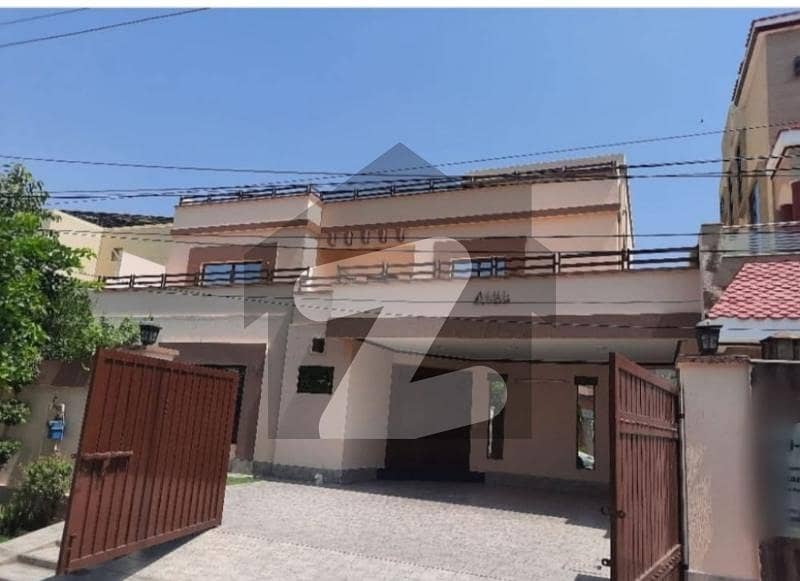 1 Kanal Used House Available For sale 7 Beds 8 Bathroom 40 Feet Road Near Park Demand 650 lac Valencia town Lahore Pakistan 1 Kanal Used House Available For sale 7 Beds 8 Bathroom 40 Feet Road Near Park Demand 650 lac Valencia town Lahore Pakistan