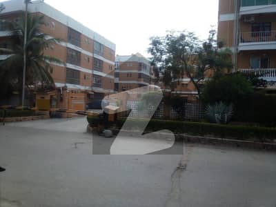 کلفٹن ۔ بلاک 4 کلفٹن,کراچی میں 4 کمروں کا 12 مرلہ فلیٹ 6.5 کروڑ میں برائے فروخت۔