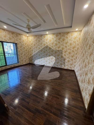 *12 Marla Beautiful Fully Renovated Corner Facing Park House For Sale* *12 Marla Beautiful Fully Renovated Corner Facing Park House For Sale*