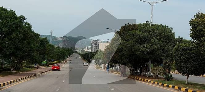 بی