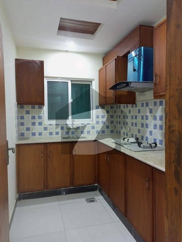 Flat Of 1400 Square Feet Is Available For sale Flat Of 1400 Square Feet Is Available For sale