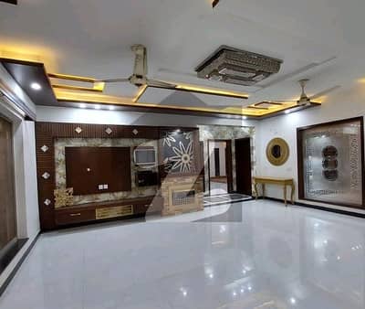 علامہ اقبال ٹاؤن ۔ گلشن بلاک علامہ اقبال ٹاؤن,لاہور میں 6 کمروں کا 10 مرلہ مکان 7.25 کروڑ میں برائے فروخت۔