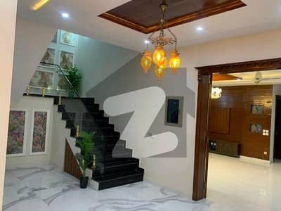 بحریہ ٹاؤن سیکٹر سی بحریہ ٹاؤن,لاہور میں 3 کمروں کا 5 مرلہ مکان 1.8 کروڑ میں برائے فروخت۔