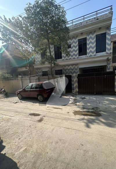 ماڈل ٹاؤن ۔ بلاک کیو ماڈل ٹاؤن,لاہور میں 4 کمروں کا 10 مرلہ مکان 3.4 کروڑ میں برائے فروخت۔