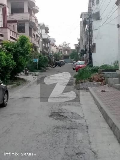 مورگاہ راولپنڈی میں 8 مرلہ رہائشی پلاٹ 1.65 کروڑ میں برائے فروخت۔