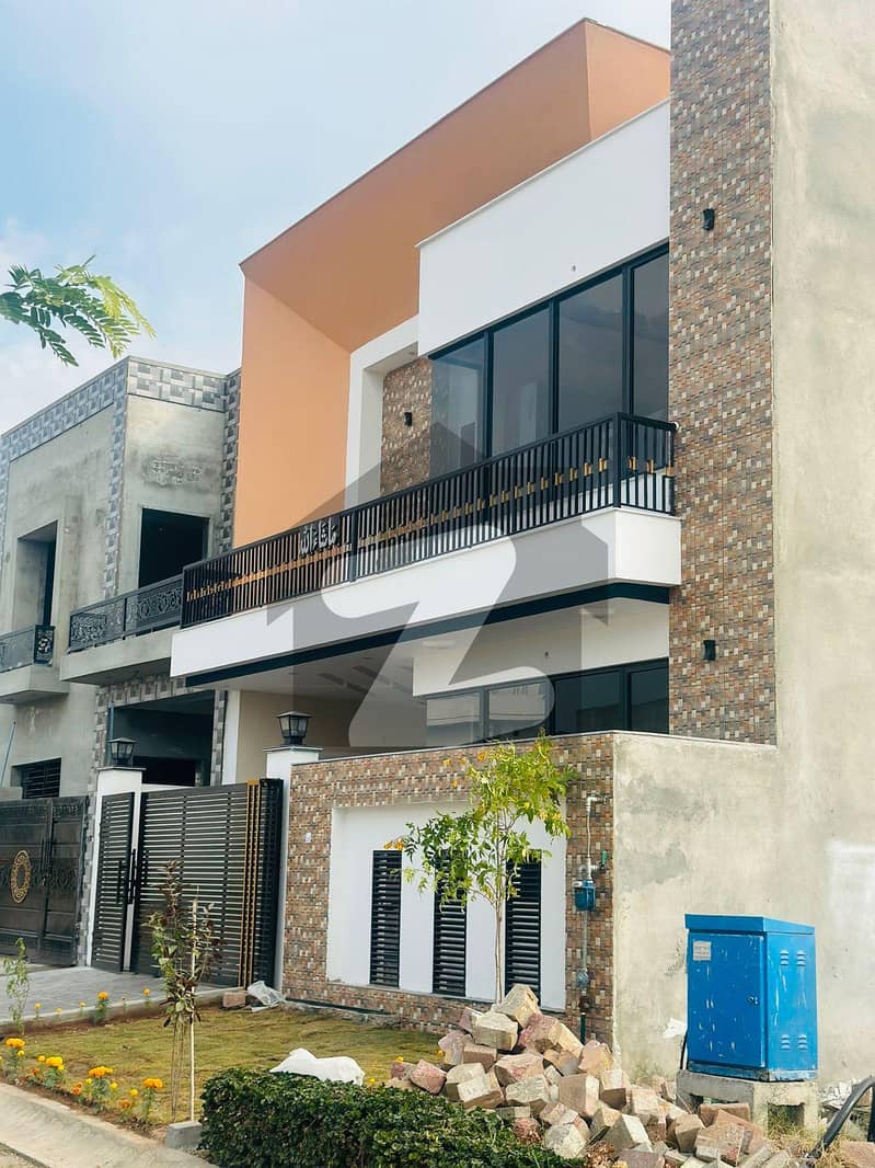 8 MARLA DESIGNER HOUSE FOR SALE 8 MARLA DESIGNER HOUSE FOR SALE