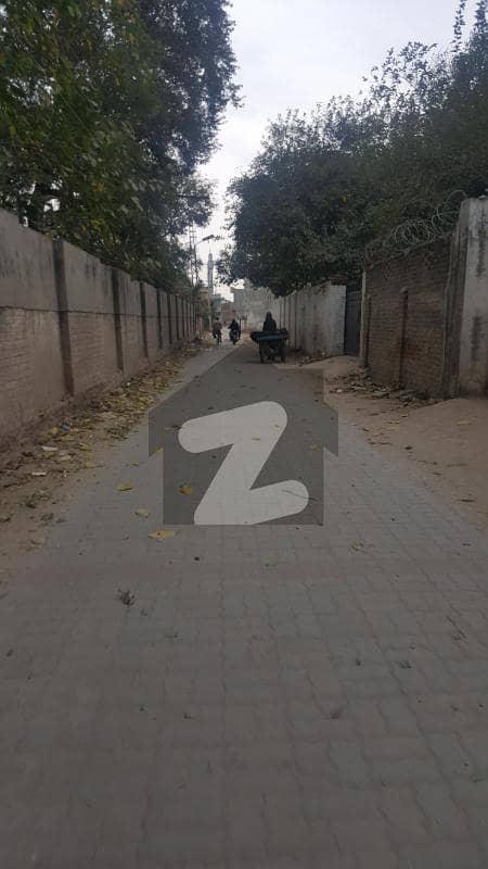 حاجی پورہ روڈ سیالکوٹ میں 5 مرلہ رہائشی پلاٹ 1.5 کروڑ میں برائے فروخت۔ حاجی پورہ روڈ سیالکوٹ میں 5 مرلہ رہائشی پلاٹ 1.5 کروڑ میں برائے فروخت۔