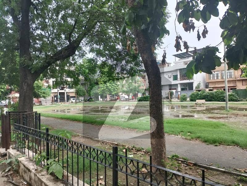 گلبرگ 3 گلبرگ,لاہور میں 4 کمروں کا 12 مرلہ مکان 5.35 کروڑ میں برائے فروخت۔ گلبرگ 3 گلبرگ,لاہور میں 4 کمروں کا 12 مرلہ مکان 5.35 کروڑ میں برائے فروخت۔