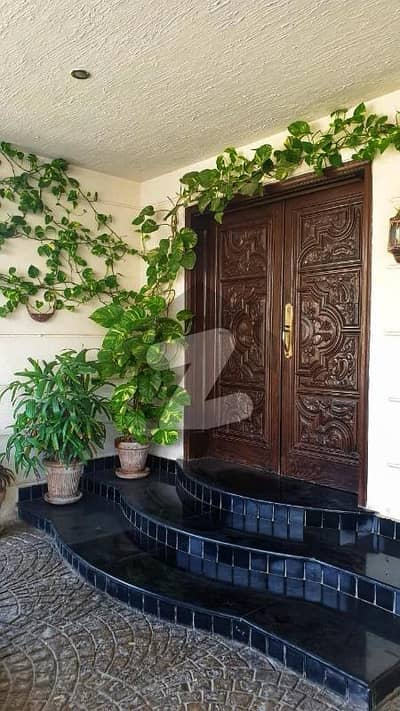ایف ۔ 10 اسلام آباد میں 5 کمروں کا 1 کنال مکان 18.0 کروڑ میں برائے فروخت۔