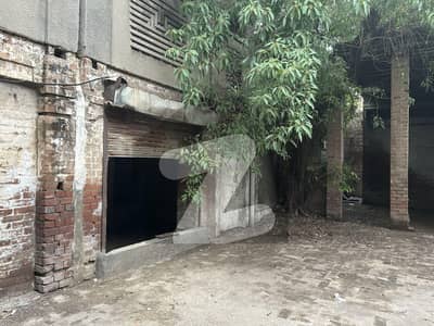 Commercial hot Location suitable for various businesses