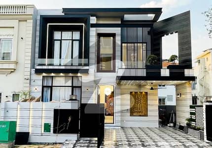 10 Marla Beautiful House Available For Rent