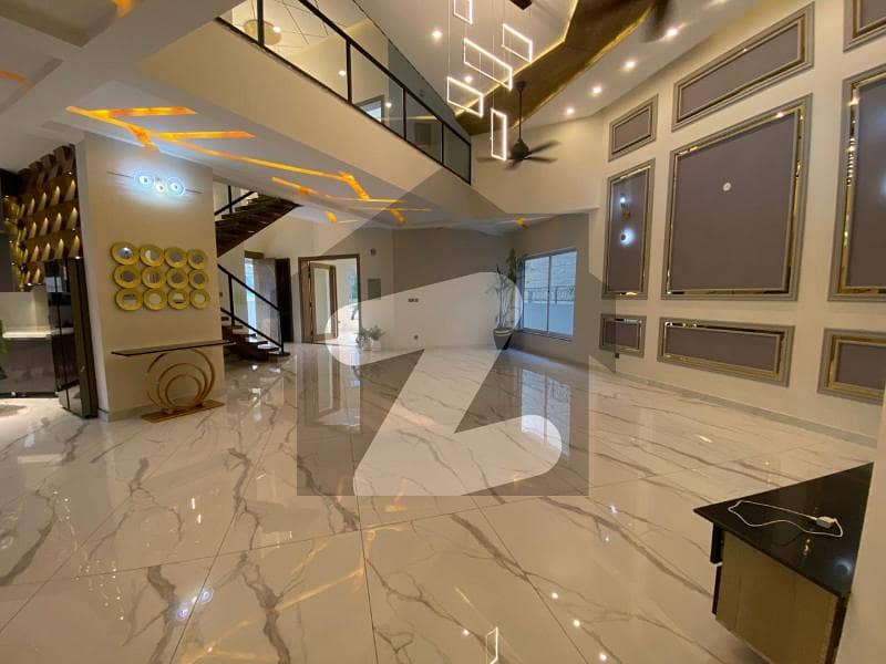 1 Kanal Designer Home (For Sale) 1 Kanal Designer Home (For Sale)