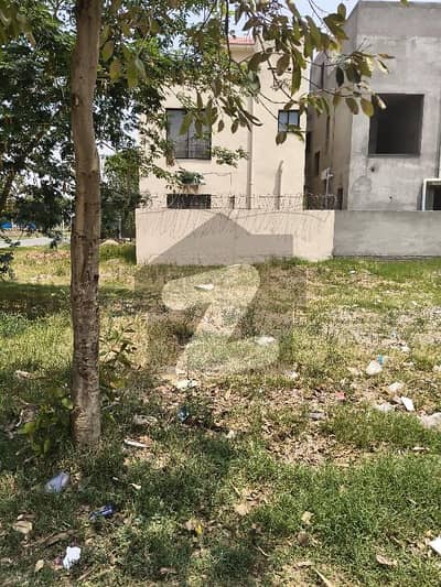 Original Ad ! 5 Marla Top Location Plot no 50 Block E Available for Urgent Sale.