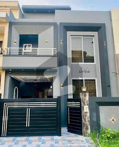 سٹی ہاؤسنگ سوسائٹی گوجرانوالہ میں 4 کمروں کا 5 مرلہ مکان 2.1 کروڑ میں برائے فروخت۔