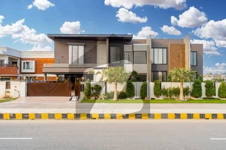 02 KANAL FULLY FURNISHED ULTRA MODERN BUNGALOW WITH SWIMMING POOL FOR SALE