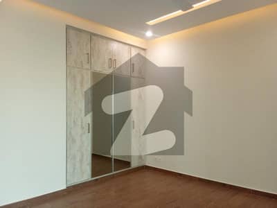 10 MARLA 3 BEDROOM APARTMENT AVAILABLE FOR SALE