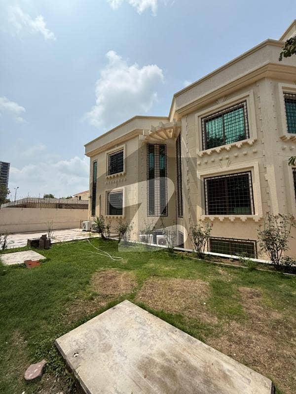 House For Rent with huge parking House For Rent with huge parking