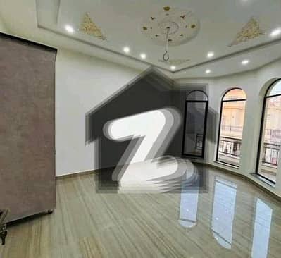 کوسموپولیٹن سوسائٹی کراچی میں 4 کمروں کا 9 مرلہ فلیٹ 6.0 کروڑ میں برائے فروخت۔