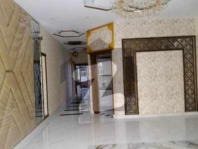 ائیر لائن ہاؤسنگ سوسائٹی لاہور میں 6 کمروں کا 10 مرلہ مکان 4.65 کروڑ میں برائے فروخت۔