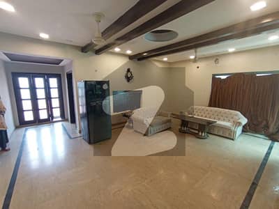 1 Kanal Very Well Maintained Upper Portion Available For Rent.