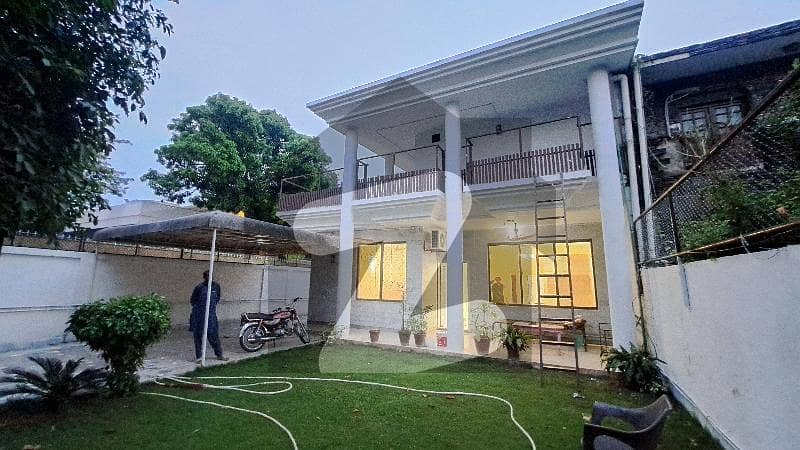 ایف ۔ 8 اسلام آباد میں 4 کمروں کا 1 کنال مکان 5.5 لاکھ میں کرایہ پر دستیاب ہے۔ ایف ۔ 8 اسلام آباد میں 4 کمروں کا 1 کنال مکان 5.5 لاکھ میں کرایہ پر دستیاب ہے۔