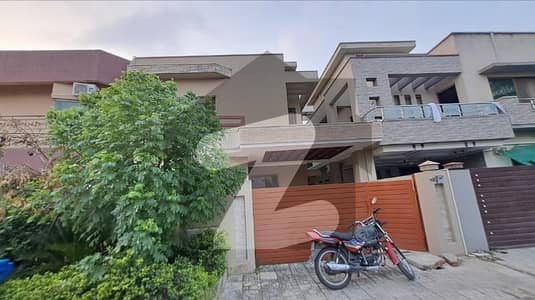 10 Marla Double Unit House With Gas