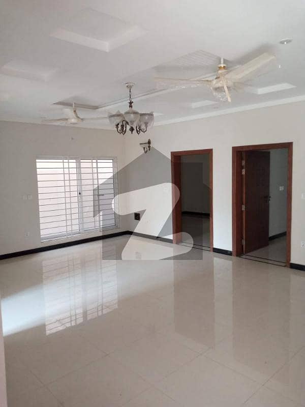 20 Marla Triple Storey House For Rent 20 Marla Triple Storey House For Rent