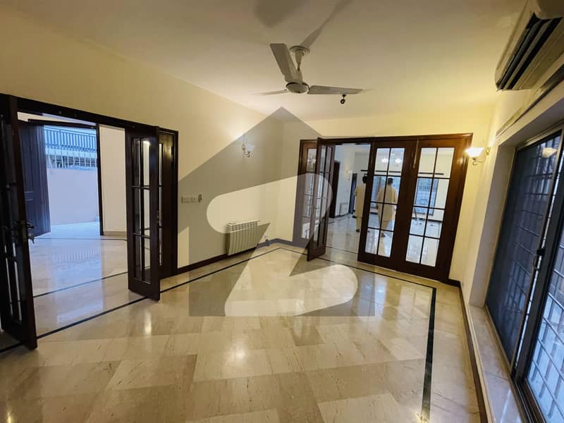 Luxury House Available For Rent