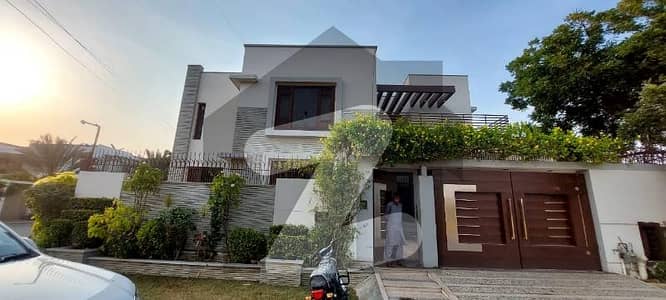 Luxurious 6-Bedroom Bungalow For Rent Prime Living With Space & Style