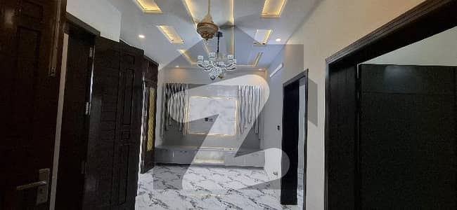 LUXURY HOUSE FOR SALE PRIME LOCATION 5 MARLA