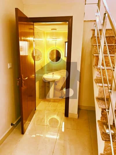 Beautif Brig House 5Bed main Boulevard Neat and Clean Well maintaine Near to Park avlialab for Rent in Askari 10 sector F.