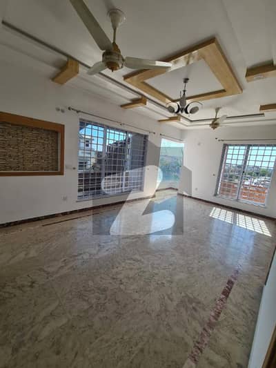 50 90 (1kanal) UPPER PORTION AVAILABLE FOR RENT IN G-13