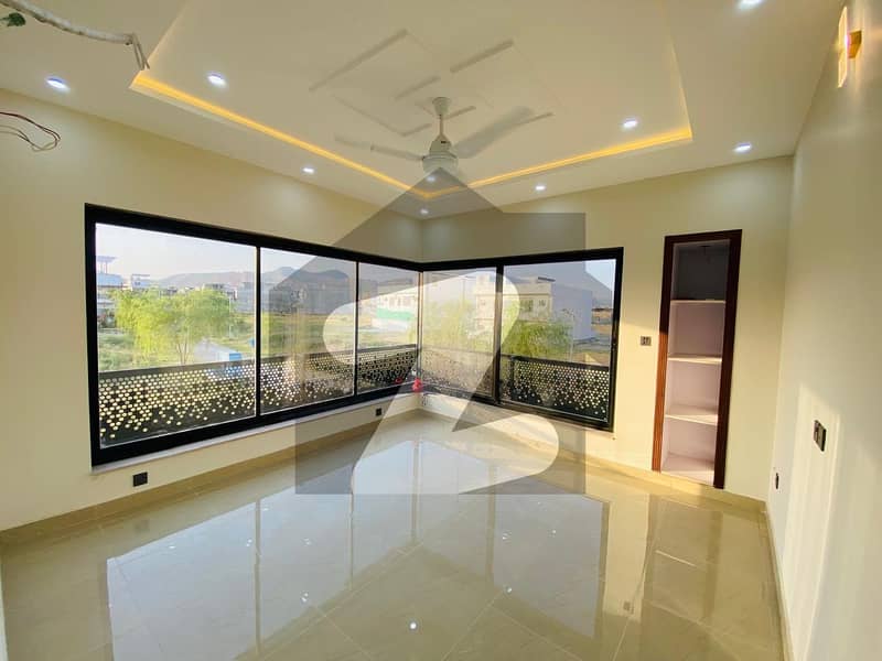 B-17 Designer House 5 Bedroom For Sale B-17 Designer House 5 Bedroom For Sale